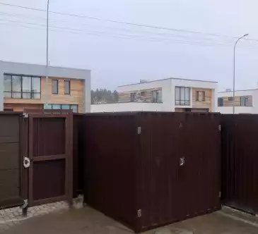 Контейнер для садовой техники в шоколадно-коричневом цвете в г. Саров, Нижегородская область